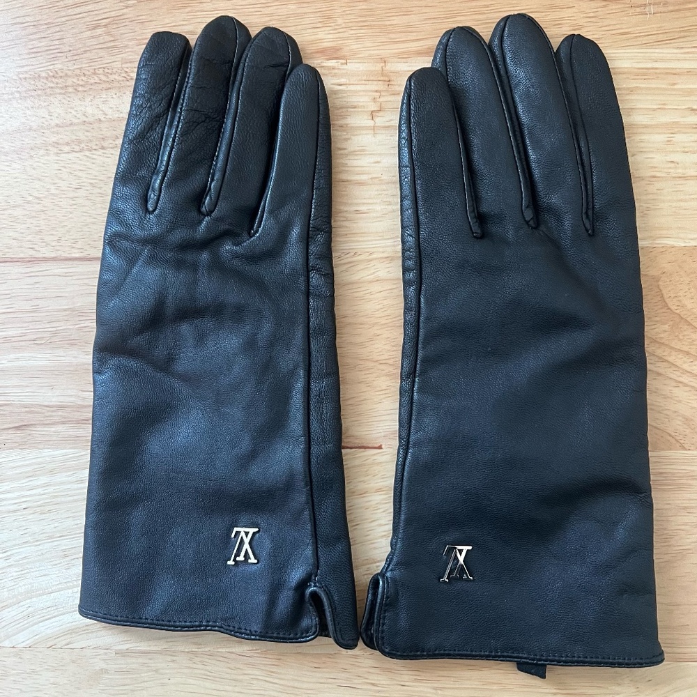 Louis Vuitton womens black leather gloves